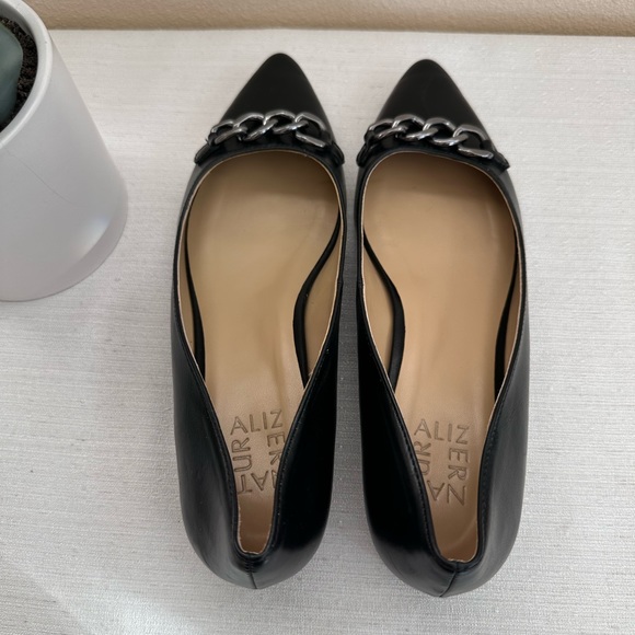 Naturalizer Bobby Black Faux Leather Chain Charm Pointy Flats Women’s 7.5M - Picture 8 of 13